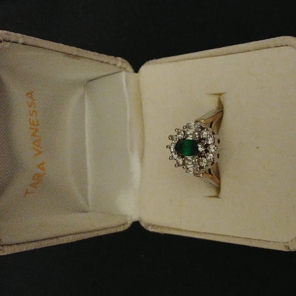 Tara Vanessa Ladies Statement Ring in Box Size 6